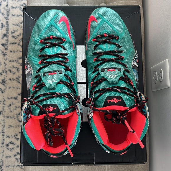 Nike LeBron XII XMAS Size 14 - Picture 2 of 5